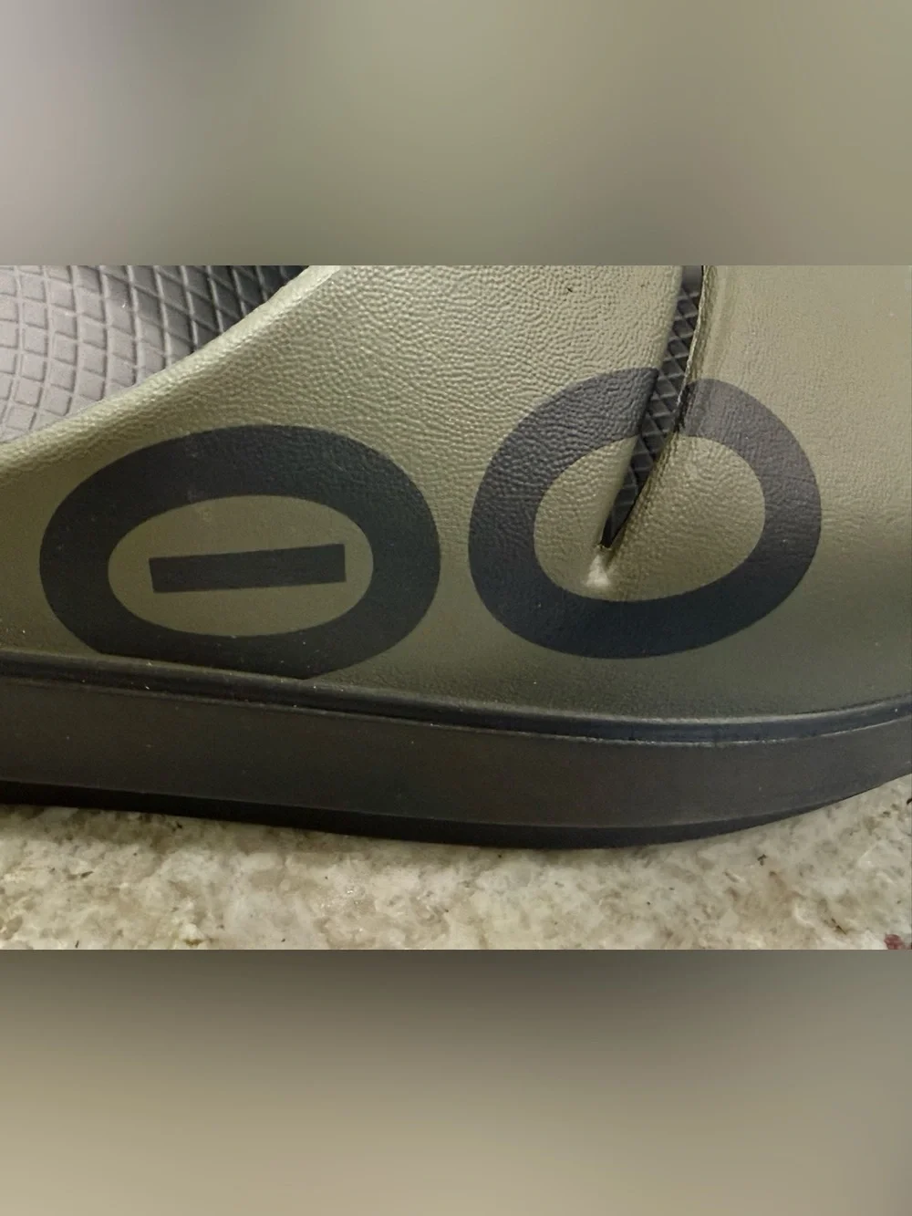 OOFOS Unisex Olive Green and Black Recovery Slides